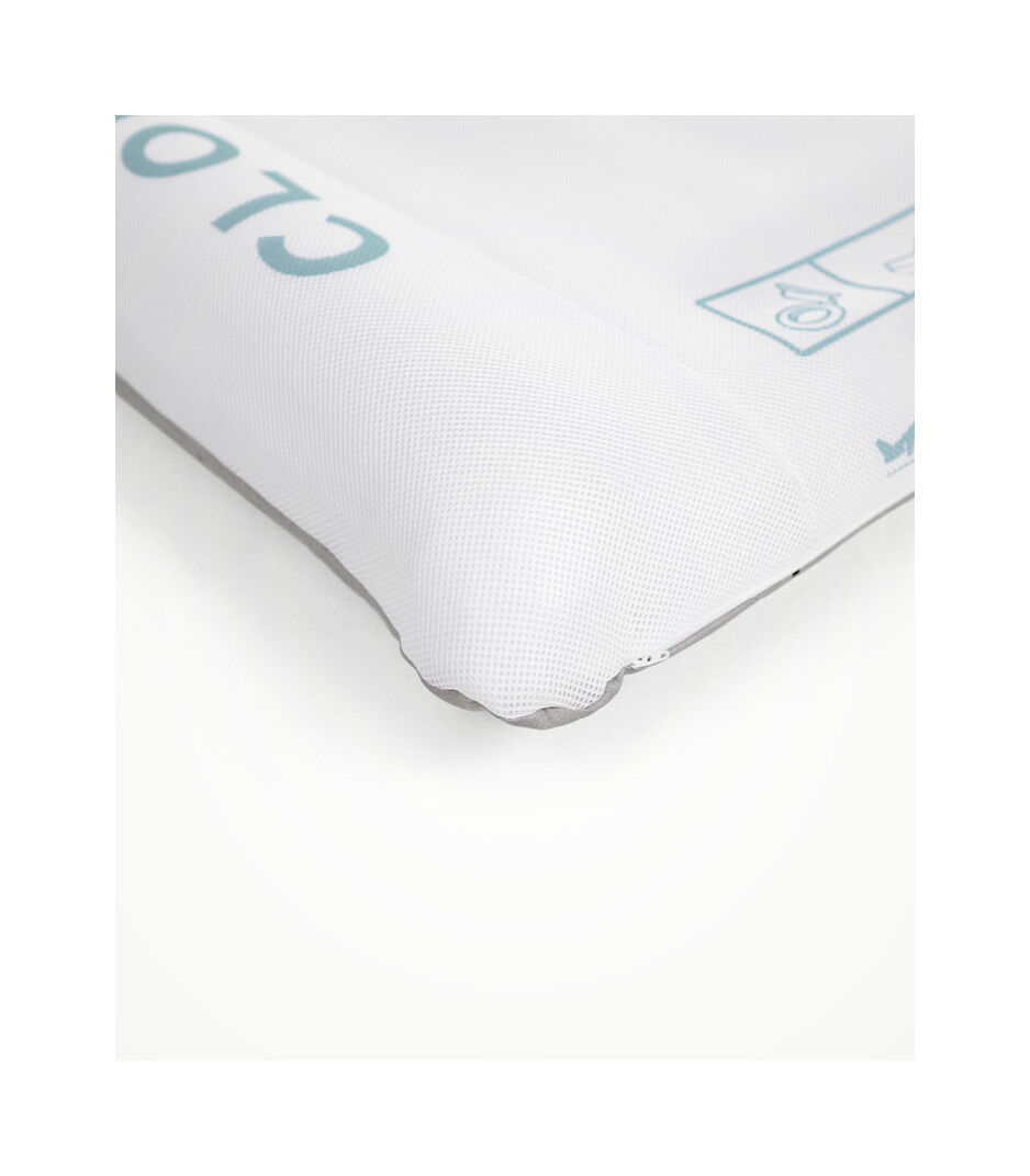 JetKids™ by Stokke® CloudSleeper. Mattress with cover. Detail.